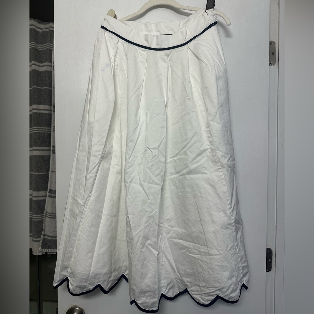 French Connection White Skirt with Navy Scalloped Hem - Picture 4 of 11